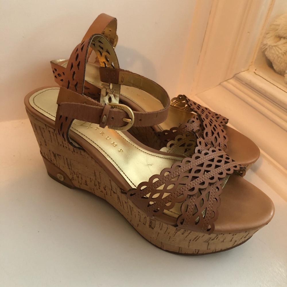 Ivanka Trump Wedges • 6.5